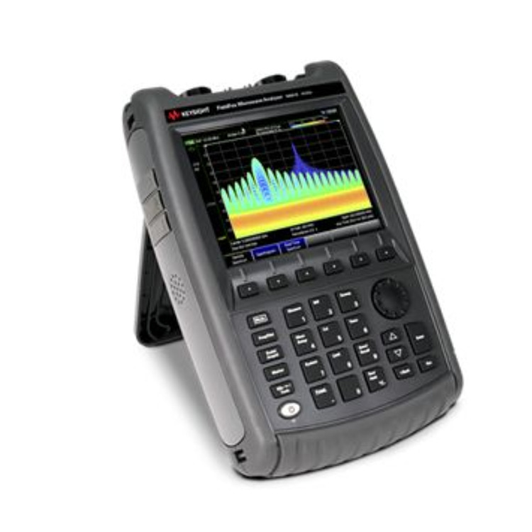 N9951B FieldFox kädessä pidettävä mikroaaltospektrianalysaattori